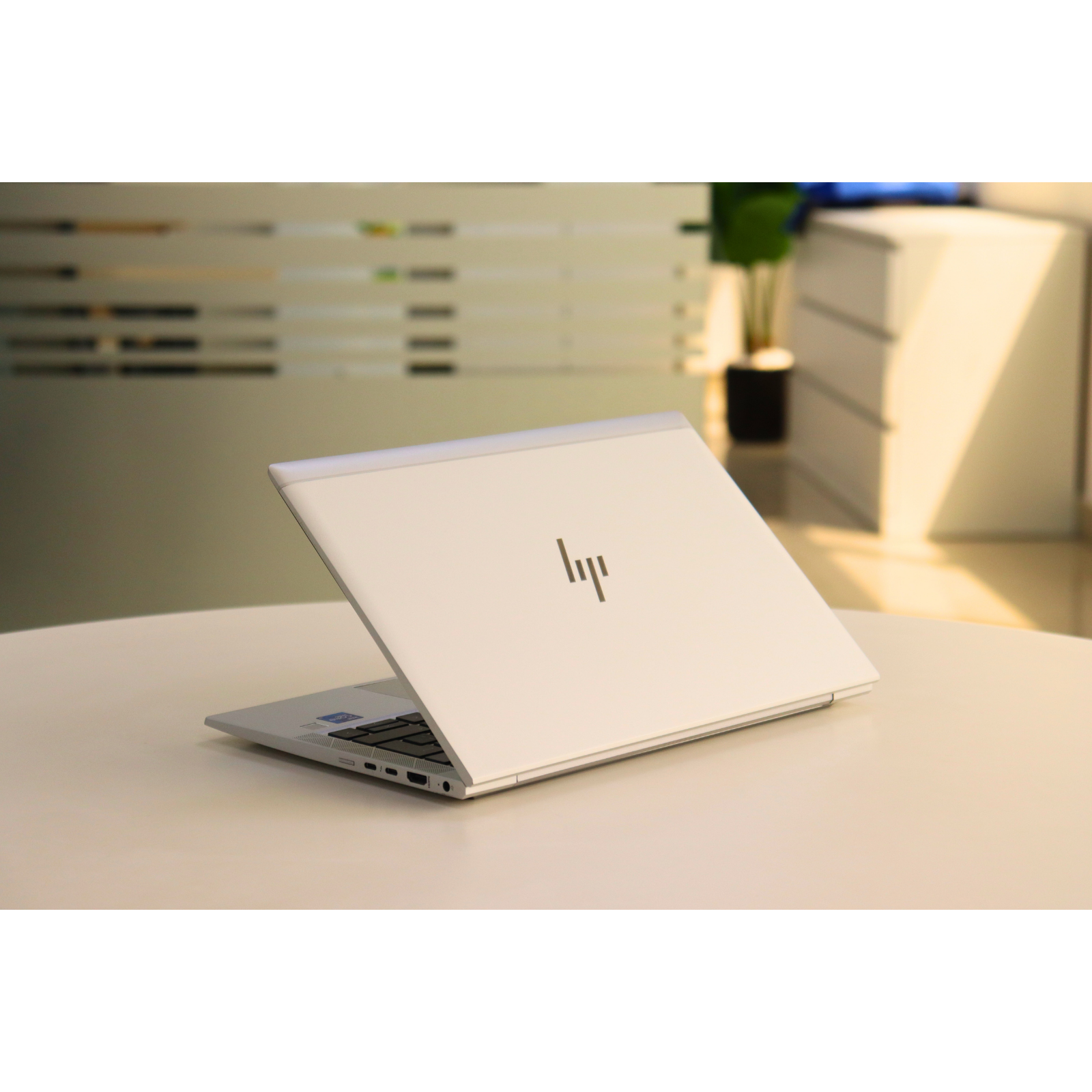 HP ELITEBOOK 830 G8: 11th Gen i7, 8GB RAM, 512GB SSD, SN:00094