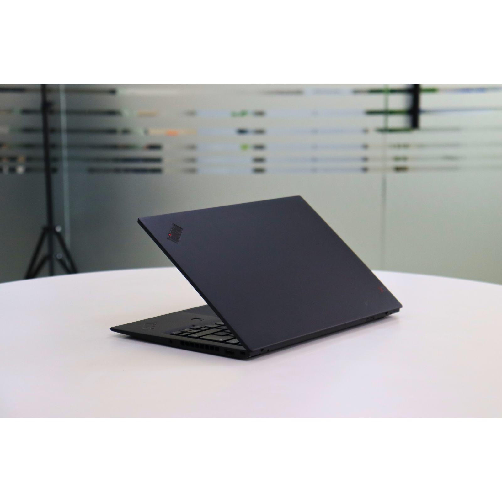 Lenovo ThinkPad X1 Carbon 6th: Intel Core i5, 8th Gen, 8GB RAM, 256GB SSD SN:01480