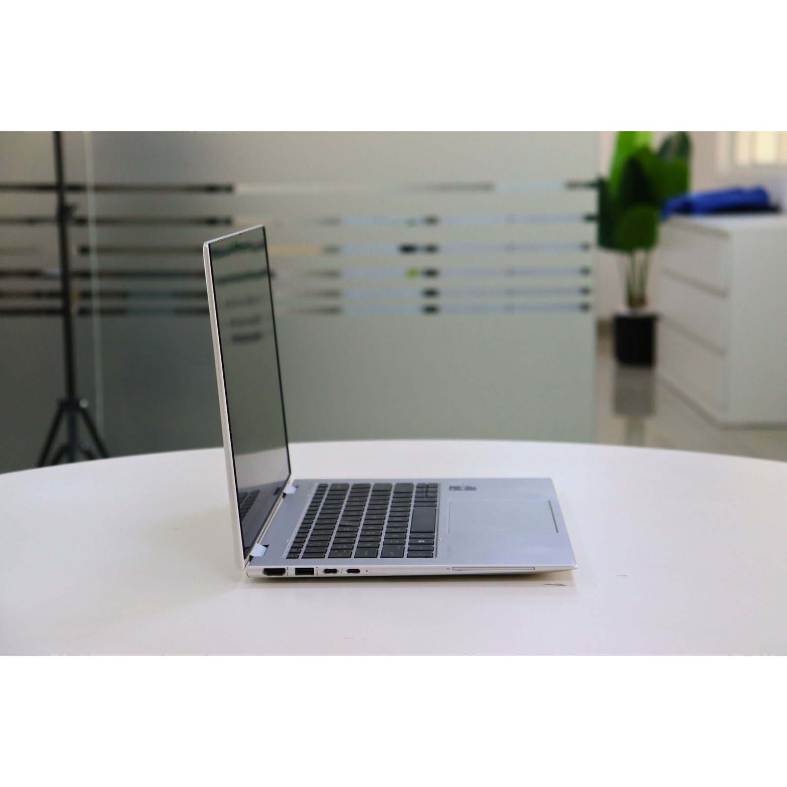 HP ELITEBOOK X360 1040 G9: 12th Gen i7, 16GB RAM, 256GB SSD, SN:18842
