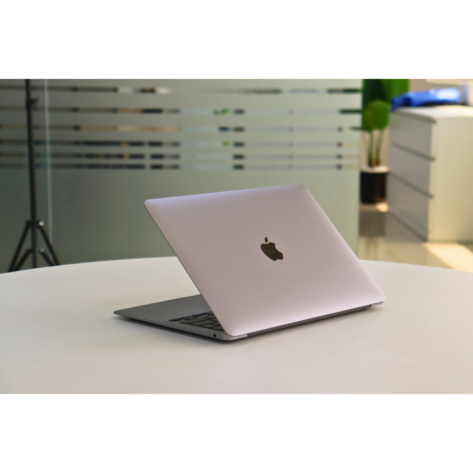 Apple MACBOOK AIR A2337(2020): M1, 8GB RAM, 256GB SSD, SN:58618