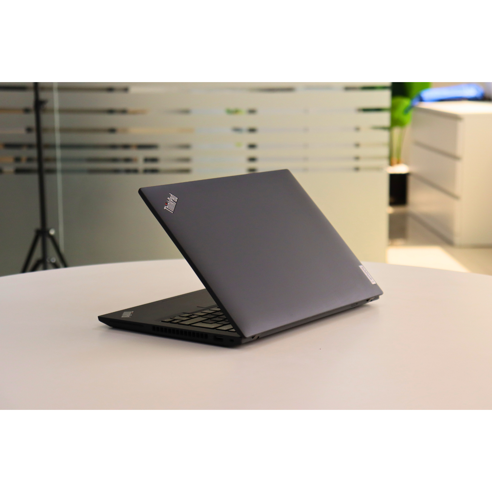 LENOVO THINKPAD T14 GEN 3: AMD , 16GB RAM, 256GB SSD SN:00677