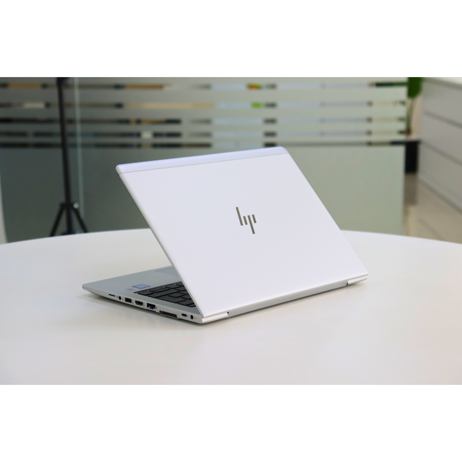 HP ELITEBOOK 830 G5: 8th Gen i5, 16GB RAM, 256GB SSD, SN:00609