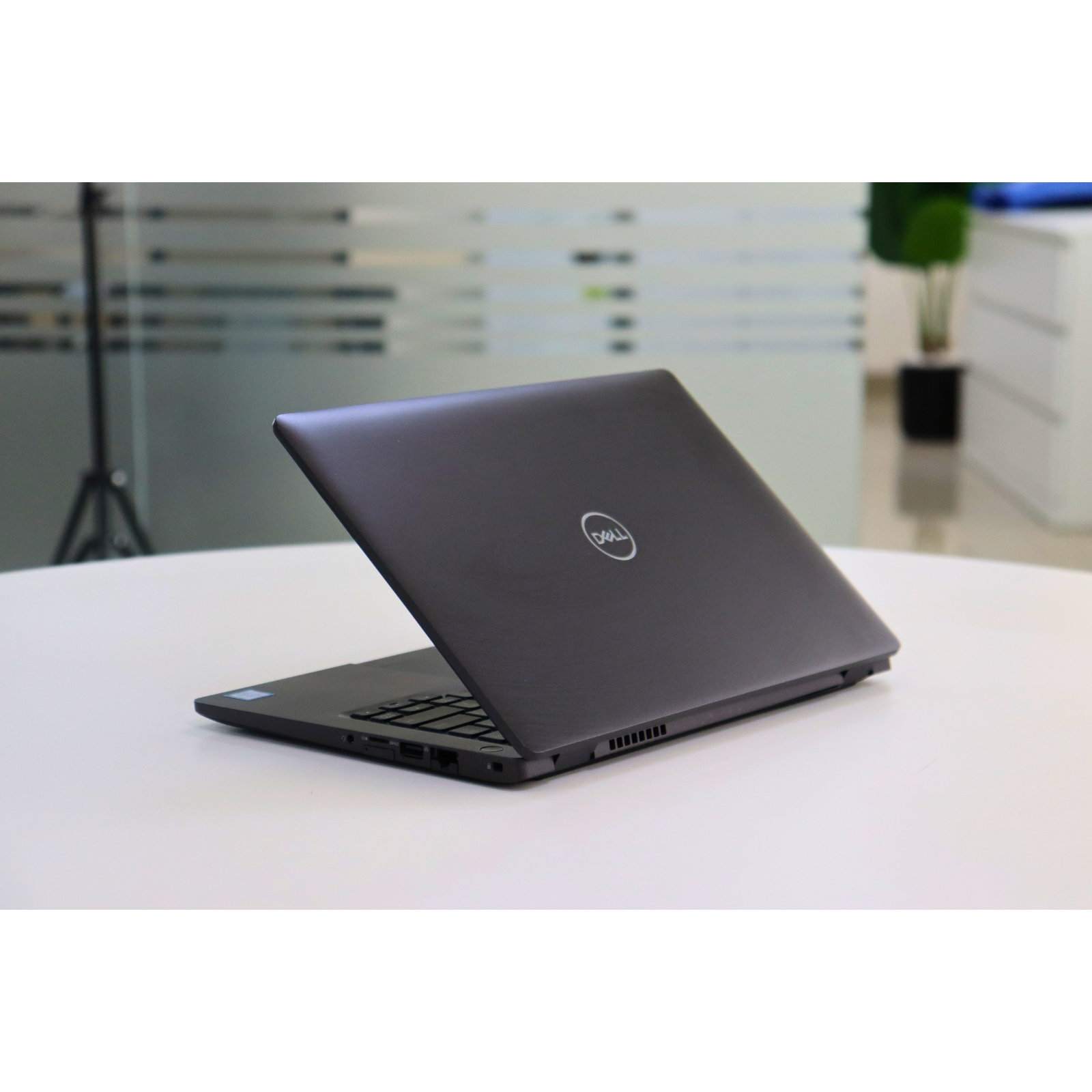 DELL Latitude 5300: i5, 8th Gen, 16GB RAM, 256GB SSD SN:16995