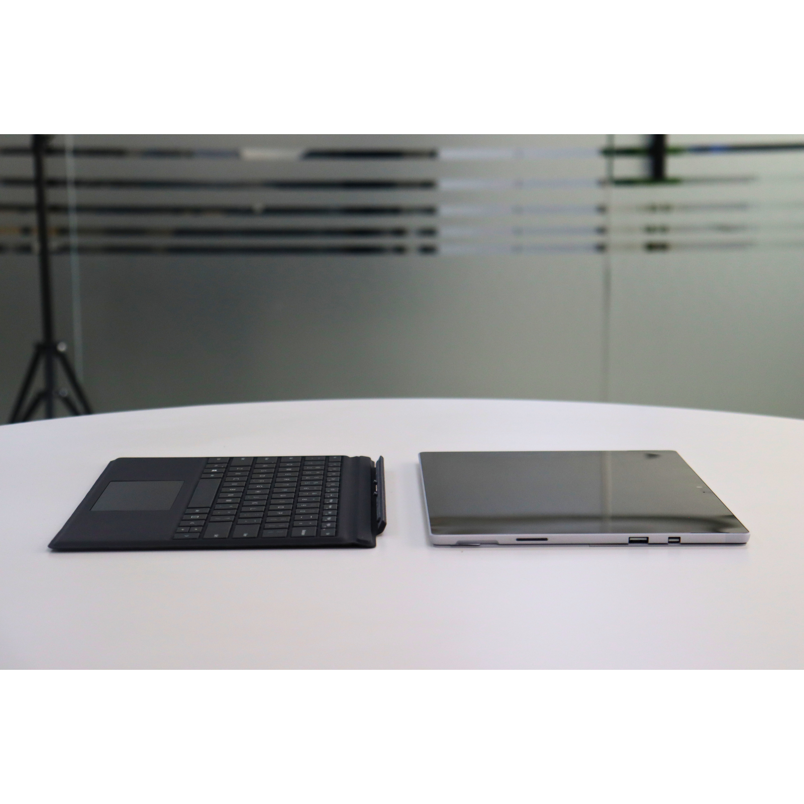 MICROSOFT SURFACE PRO 5: 7th Gen i5, 8GB RAM, 256GB SSD, SN:918911