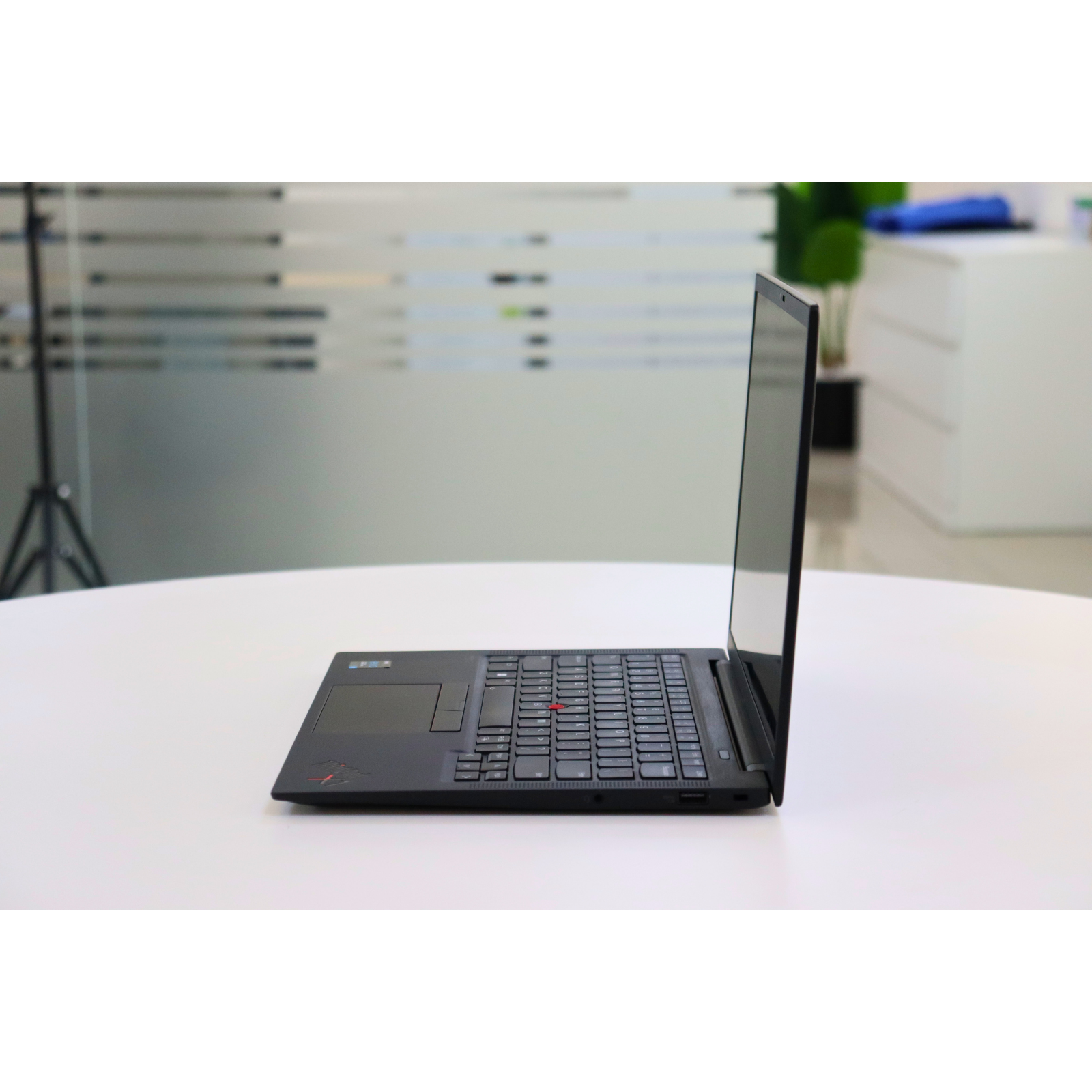 LENOVO ThinkPad X1 Carbon Gen 9: 11th Gen i7, 32GB RAM, 512GB SSD, SN:16628