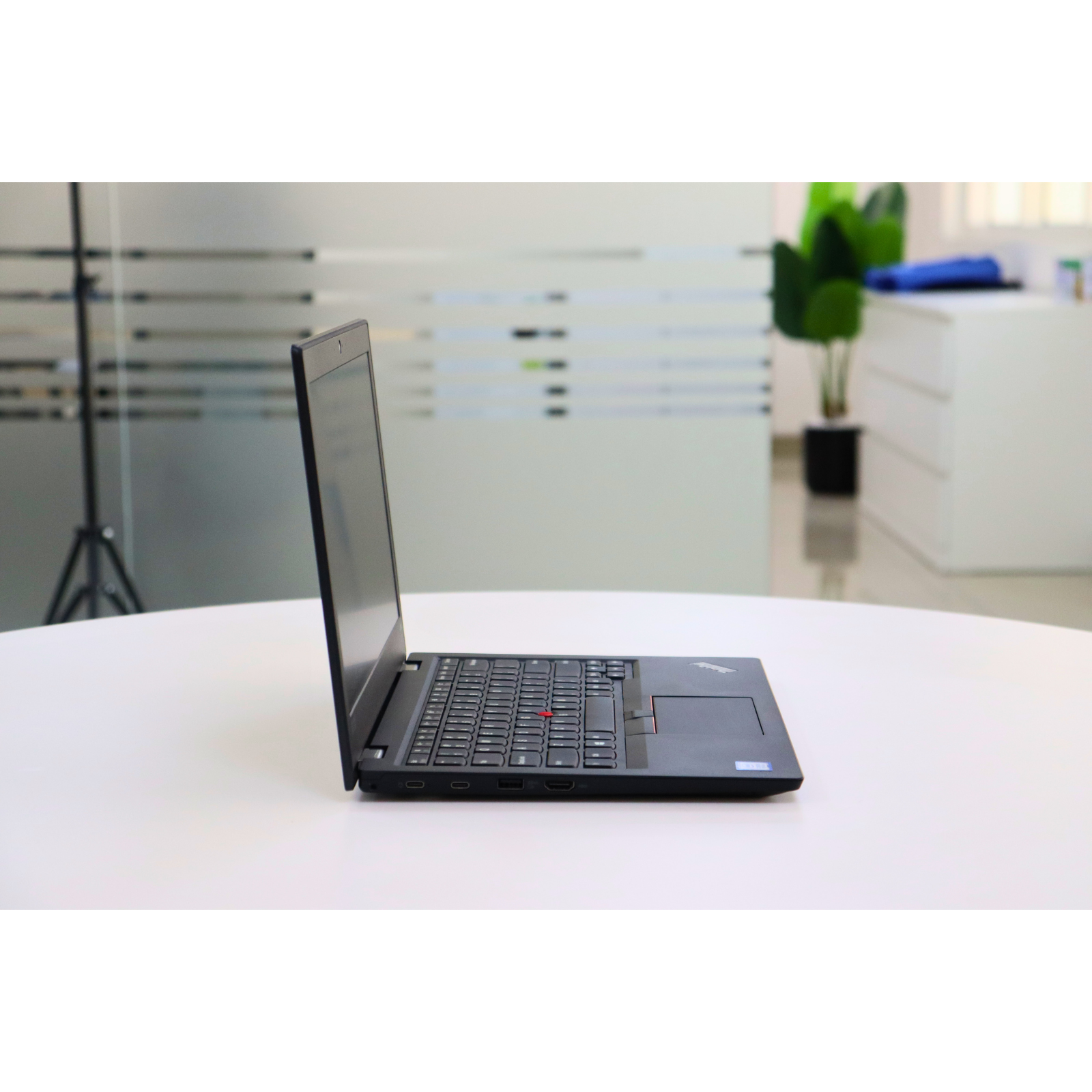 Lenovo THINKPAD L390: 8th Gen i5, 8GB RAM, 256GB SSD, SN:196325