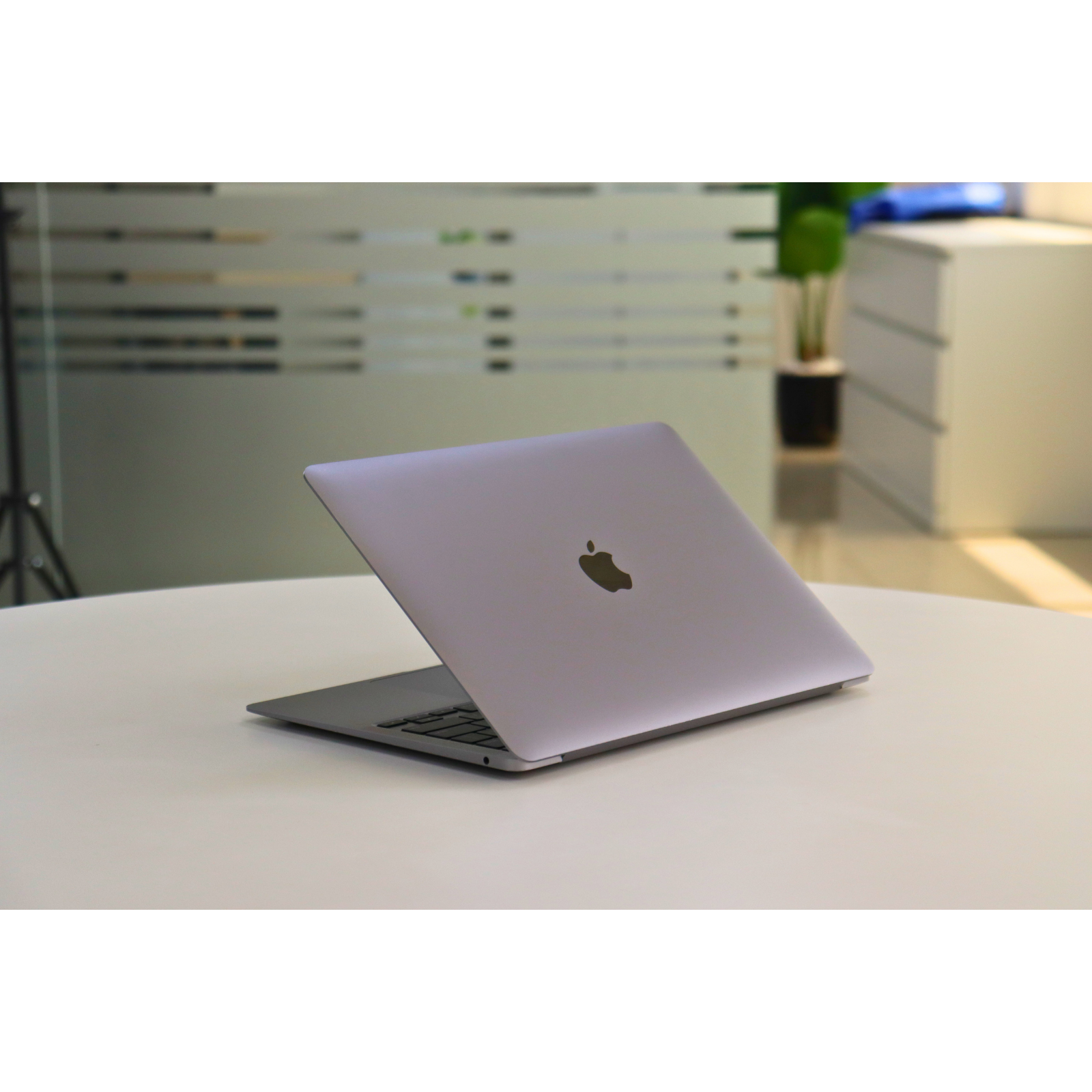 Apple MACBOOK AIR A2337(2020): M1, 8GB RAM, 256GB SSD, SN:860627