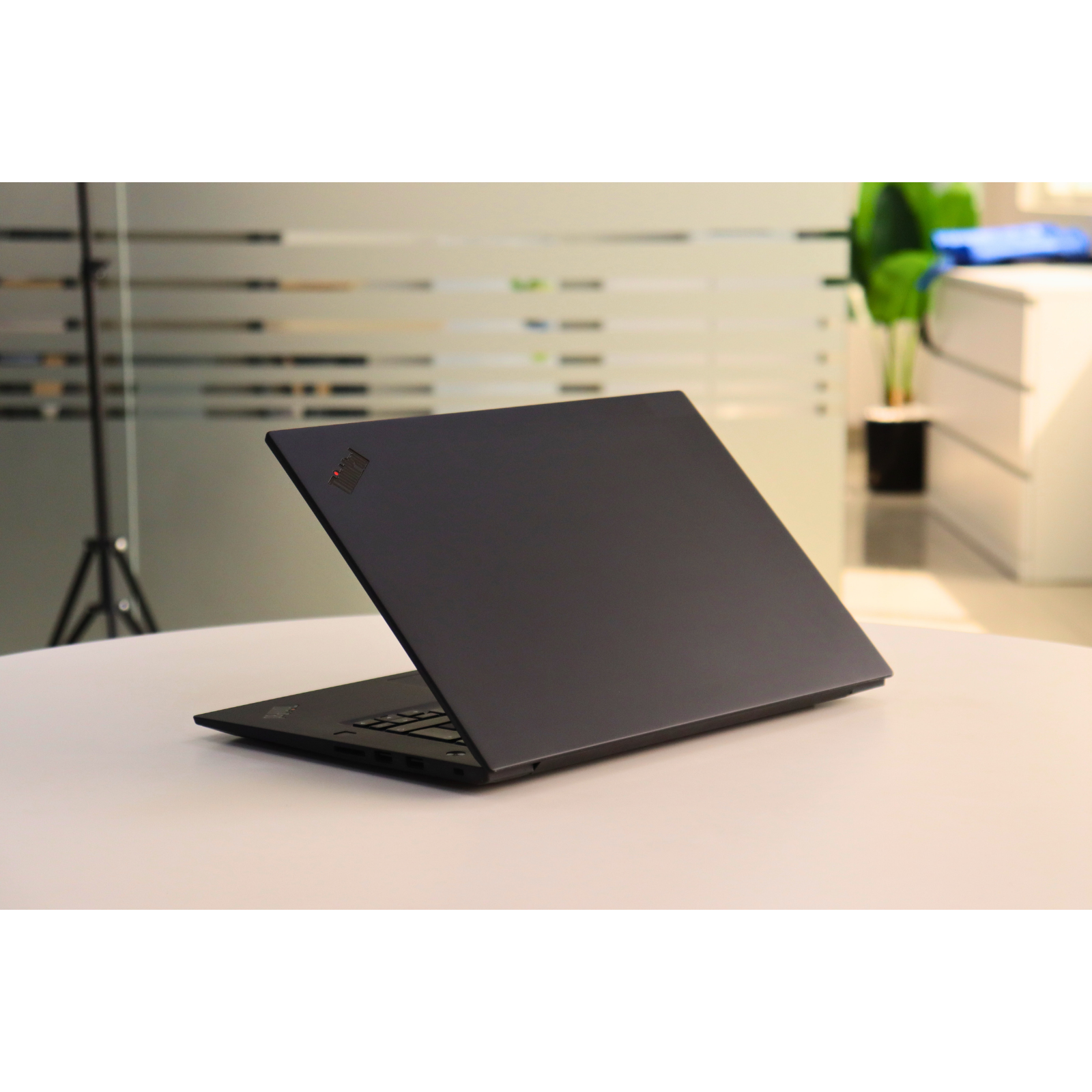 LENOVO THINKPAD P1 GEN 3: Intel Core i7, 10th Gen, 8GB RAM, 1024GB SSD SN:01664