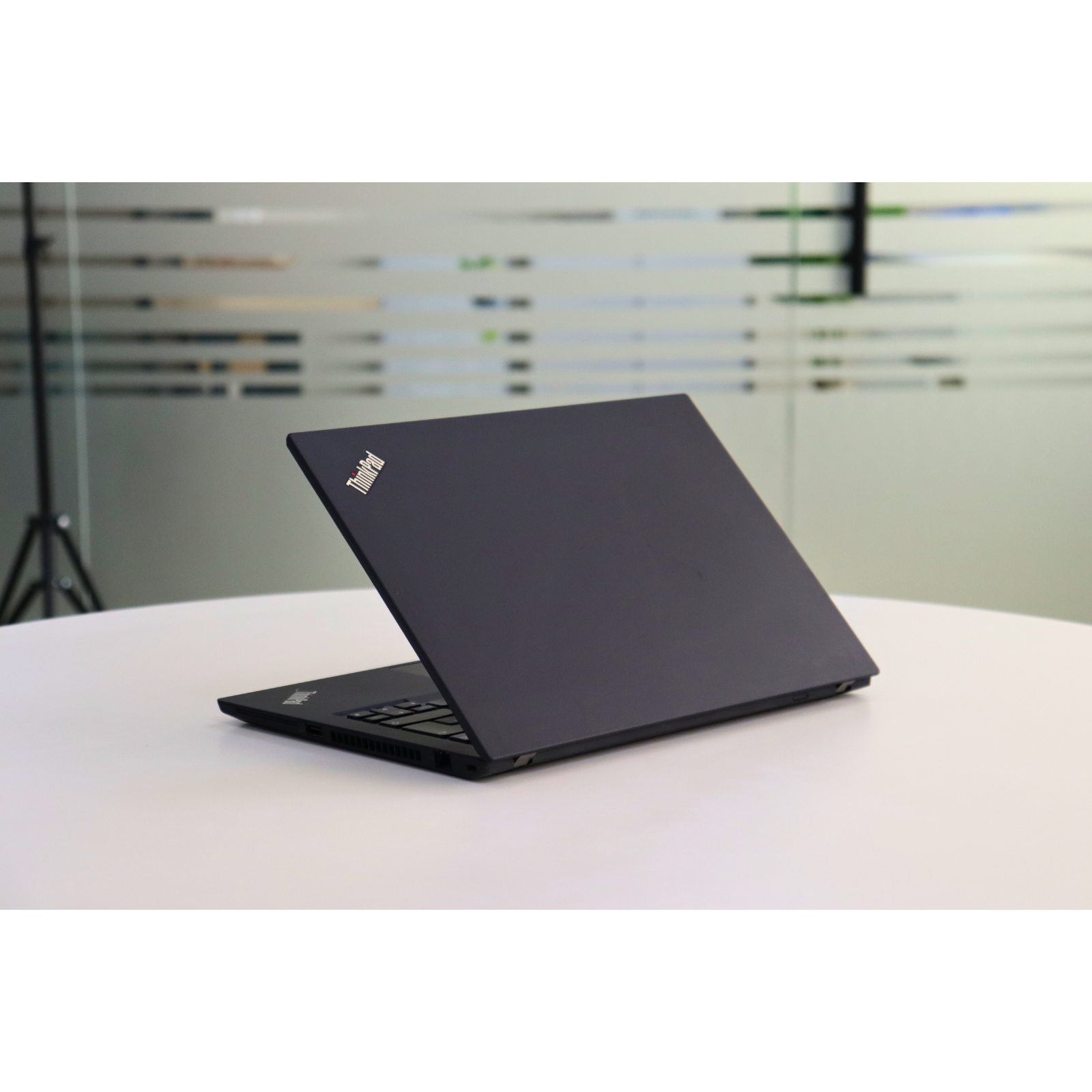 LENOVO THINKPAD T14 GEN 2: AMD RYZEN 5, 16GB RAM, 256GB SSD, SN:00675