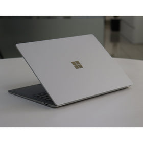 MICROSOFT SURFACE LAPTOP 2: 8th Gen i5, 8GB RAM, 256GB SSD, SN:78321