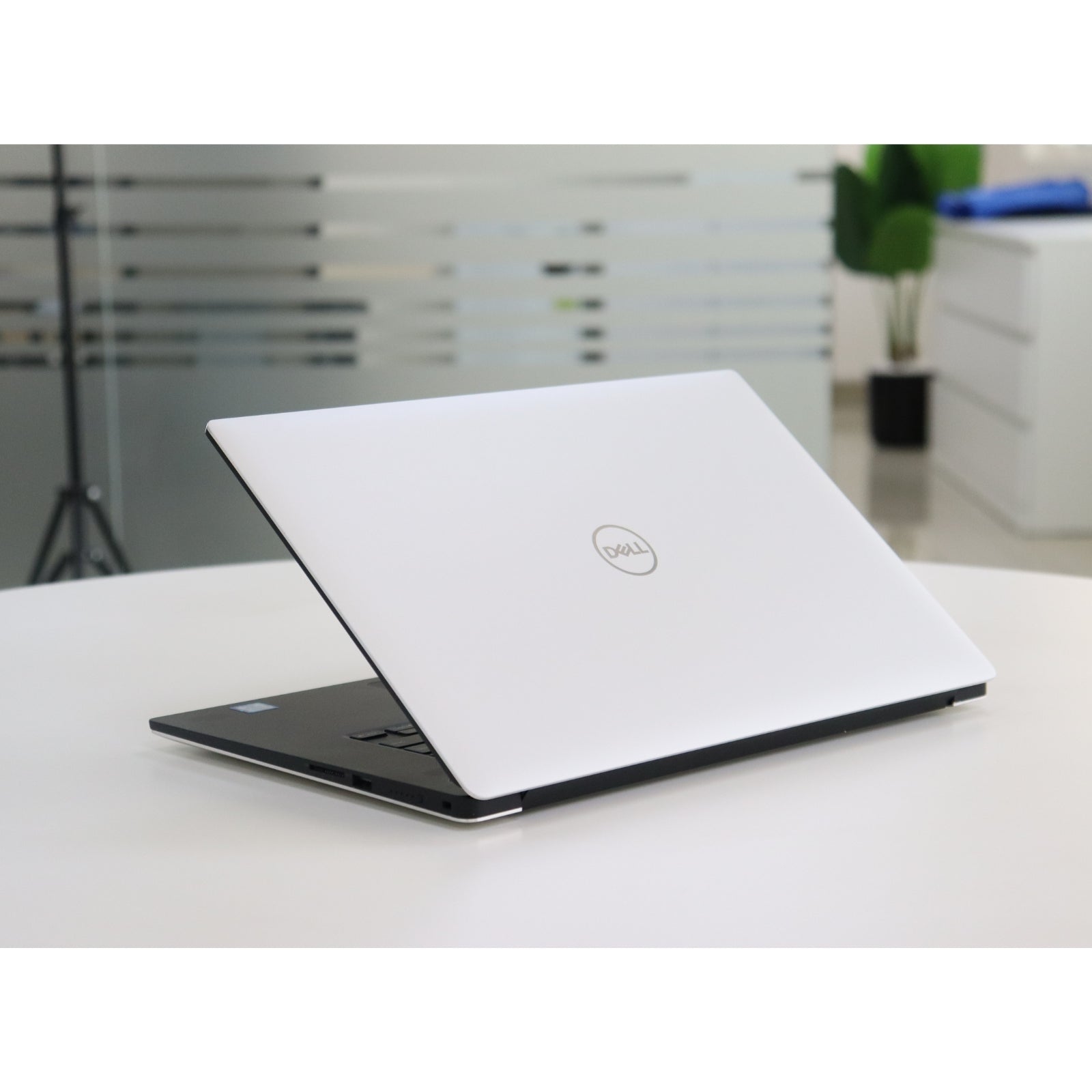 DELL PRECISION 5540: 9th Gen i7, 32GB RAM, 512GB SSD, SN:21982