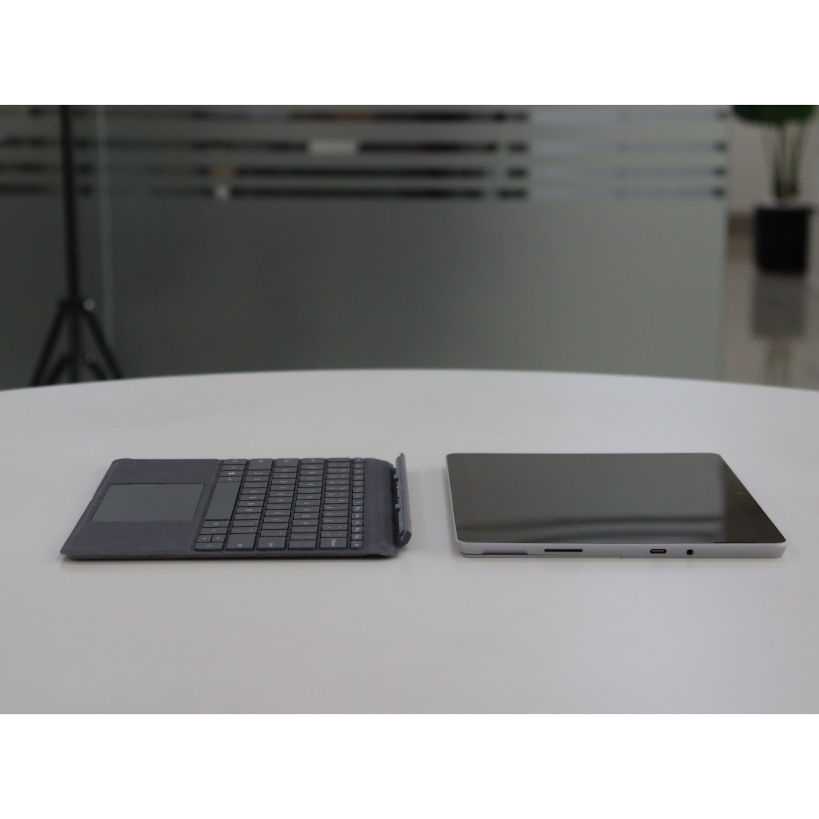 Microsoft SURFACE GO 3: i5, 10th Gen, 4GB RAM, 64GB SSD, SN:18607