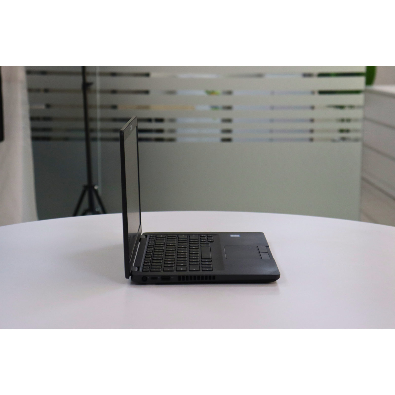 DELL LATITUDE 5400: 8th Gen i5, 16GB RAM, 256GB SSD, SN:95777