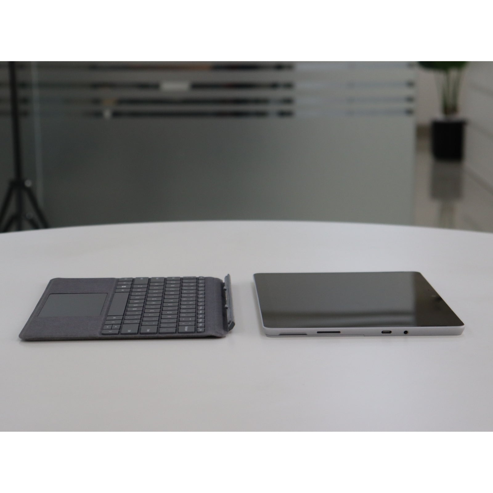 Microsoft SURFACE GO 3: i5, 10th Gen, 4GB RAM, 64GB SSD, SN:918612