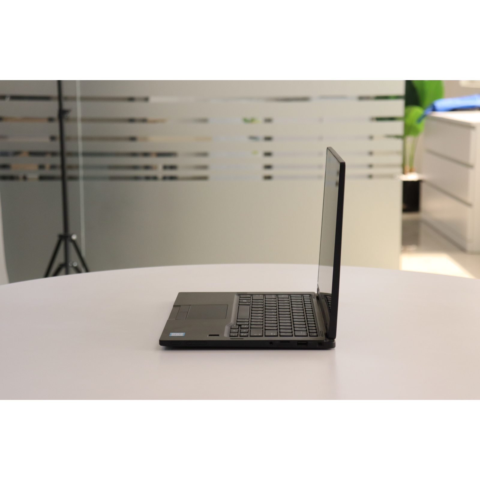 Dell LATITUDE 7390 2-IN-1: 8th Gen i5, 8GB RAM, 256GB SSD, SN:92217