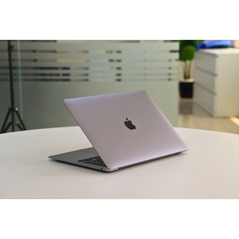 Apple MACBOOK AIR A2337(2020): M1, 8GB RAM, 256GB SSD, SN:860710