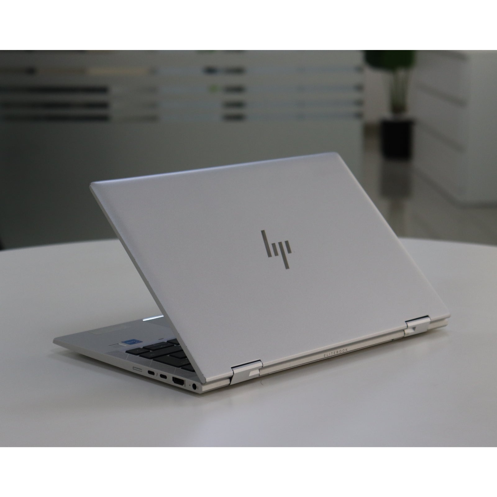 HP ELITEBOOK X360 830 G8: 11th Gen i5, 16GB RAM, 256GB SSD, SN:00014