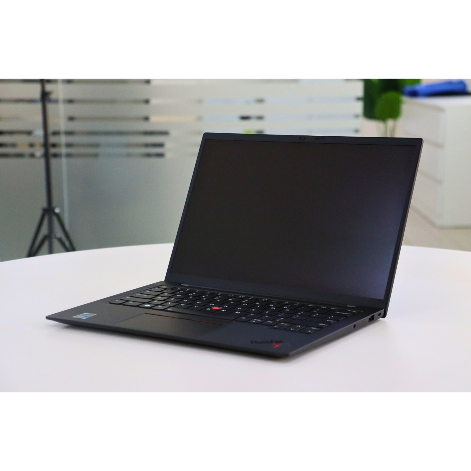 LENOVO ThinkPad X1 Carbon Gen 9: 11th Gen i7, 32GB RAM, 512GB SSD, SN:16628