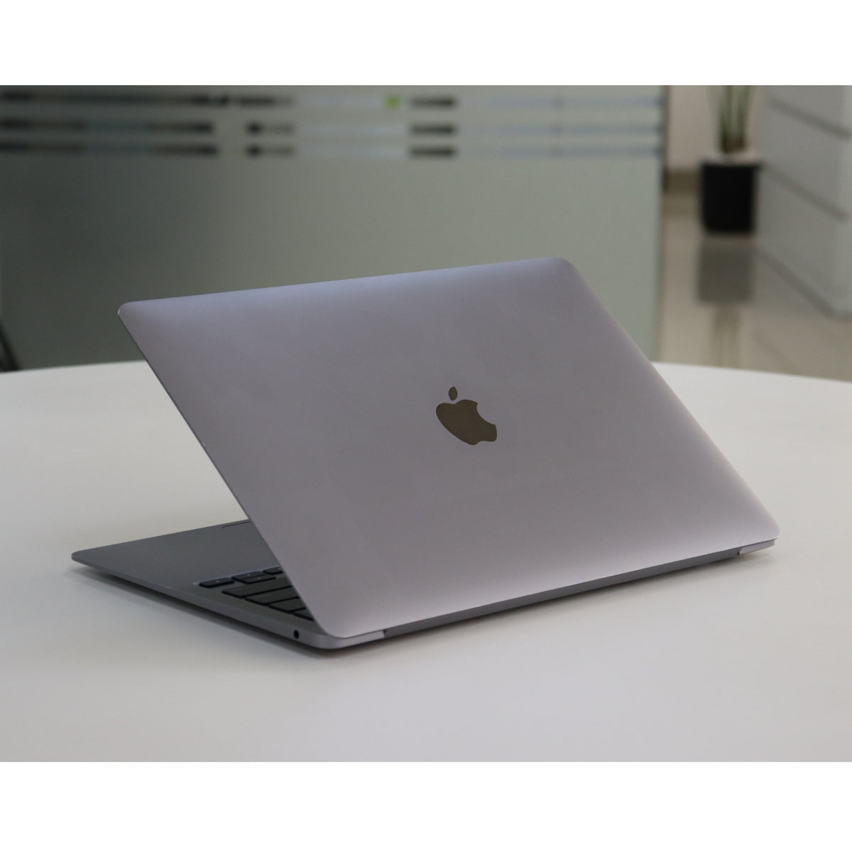 Apple MacBook Air A2337(2020): M1, 8GB RAM, 256GB SSD, SN:60655