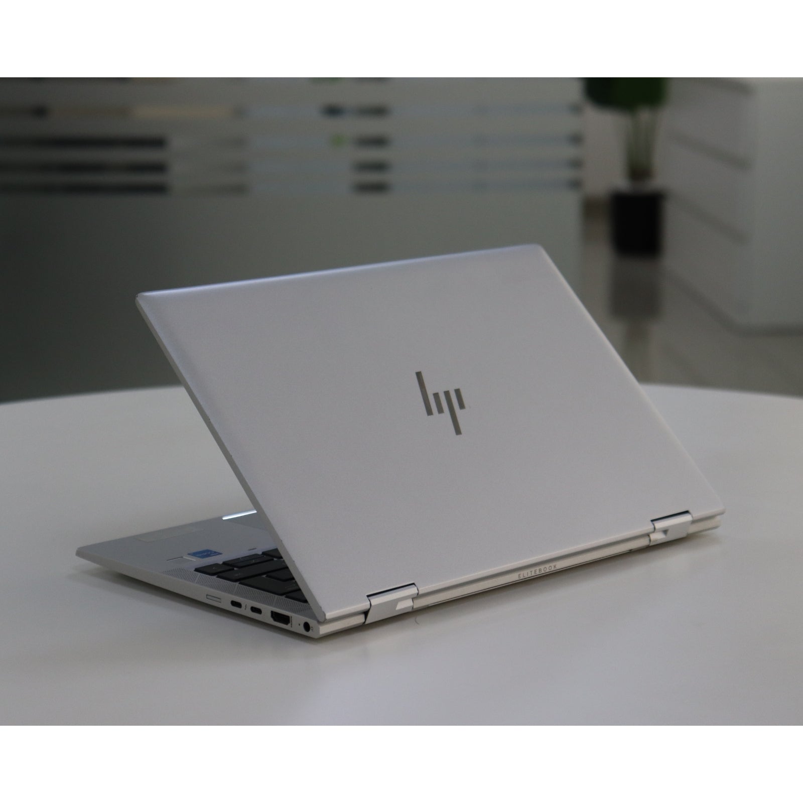 HP ELITEBOOK X360 830 G8: 11th Gen i5, 16GB RAM, 256GB SSD, SN:00020