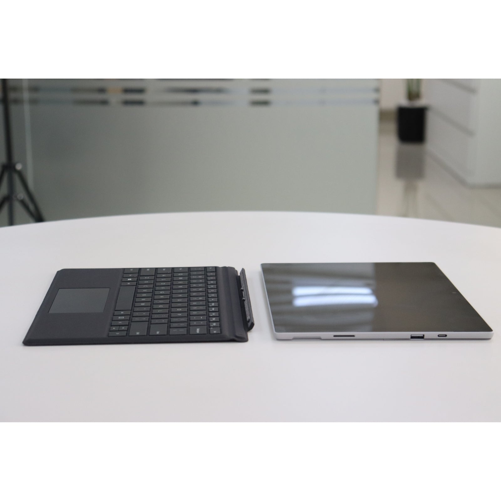 MICROSOFT SURFACE PRO 7+: 11th Gen i5, 8GB RAM, 256GB SSD, SN:18645