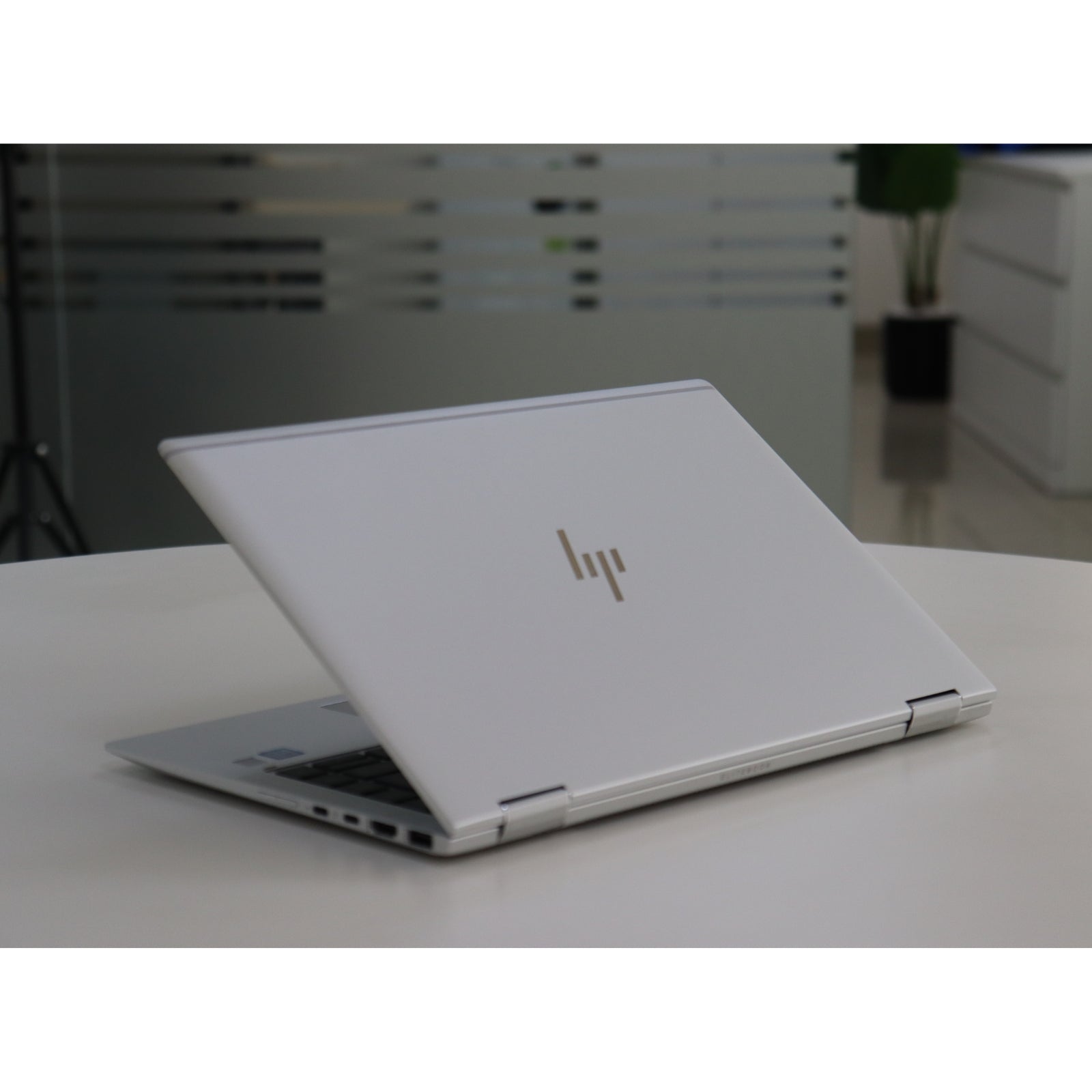 HP ELITEBOOK X360 1040 G6: Intel Core i5, 8th Gen, 8GB RAM, 256GB SSD SN:00788