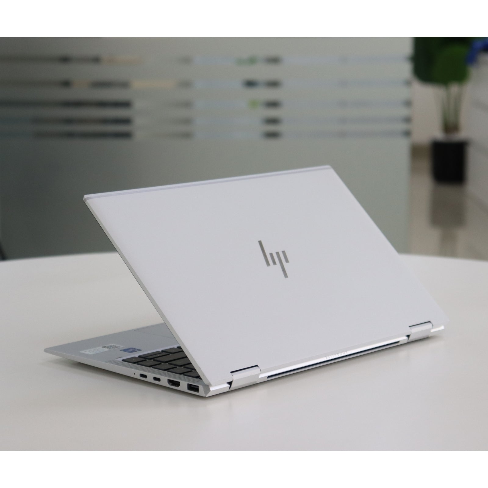 HP ELITEBOOK X360 1040 G8: Intel Core i7, 11th Gen, 16GB RAM, 512GB SSD SN:21447