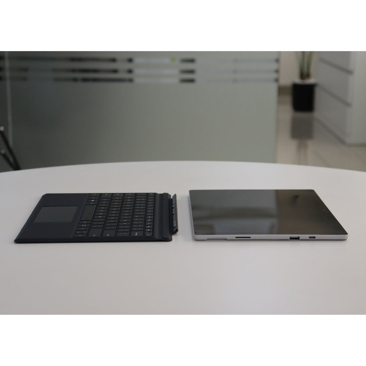 MICROSOFT SURFACE PRO 7 : 11th Gen i5, 16GB RAM, 256GB SSD, SN:19077
