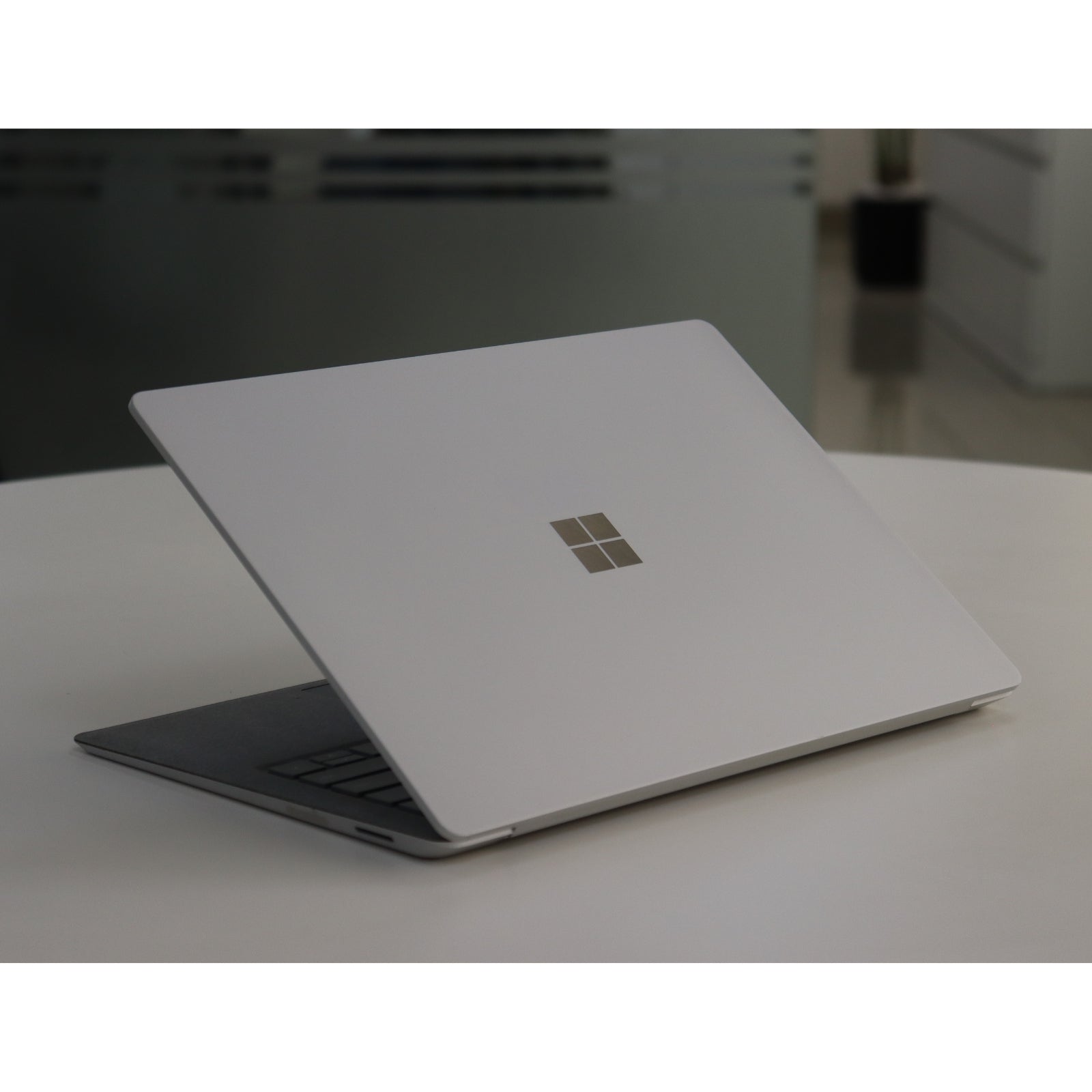 Microsoft Surface Laptop : 7th Gen i7, 16GB RAM, 512GB SSD, SN:76421