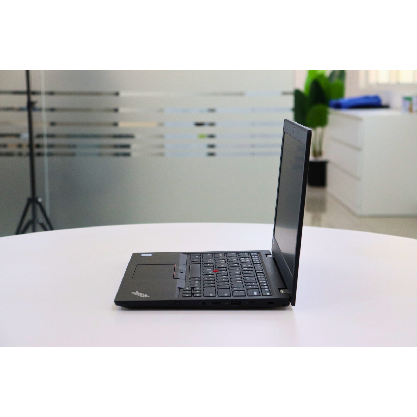 Lenovo THINKPAD L390: 8th Gen i5, 8GB RAM, 256GB SSD, SN:196325