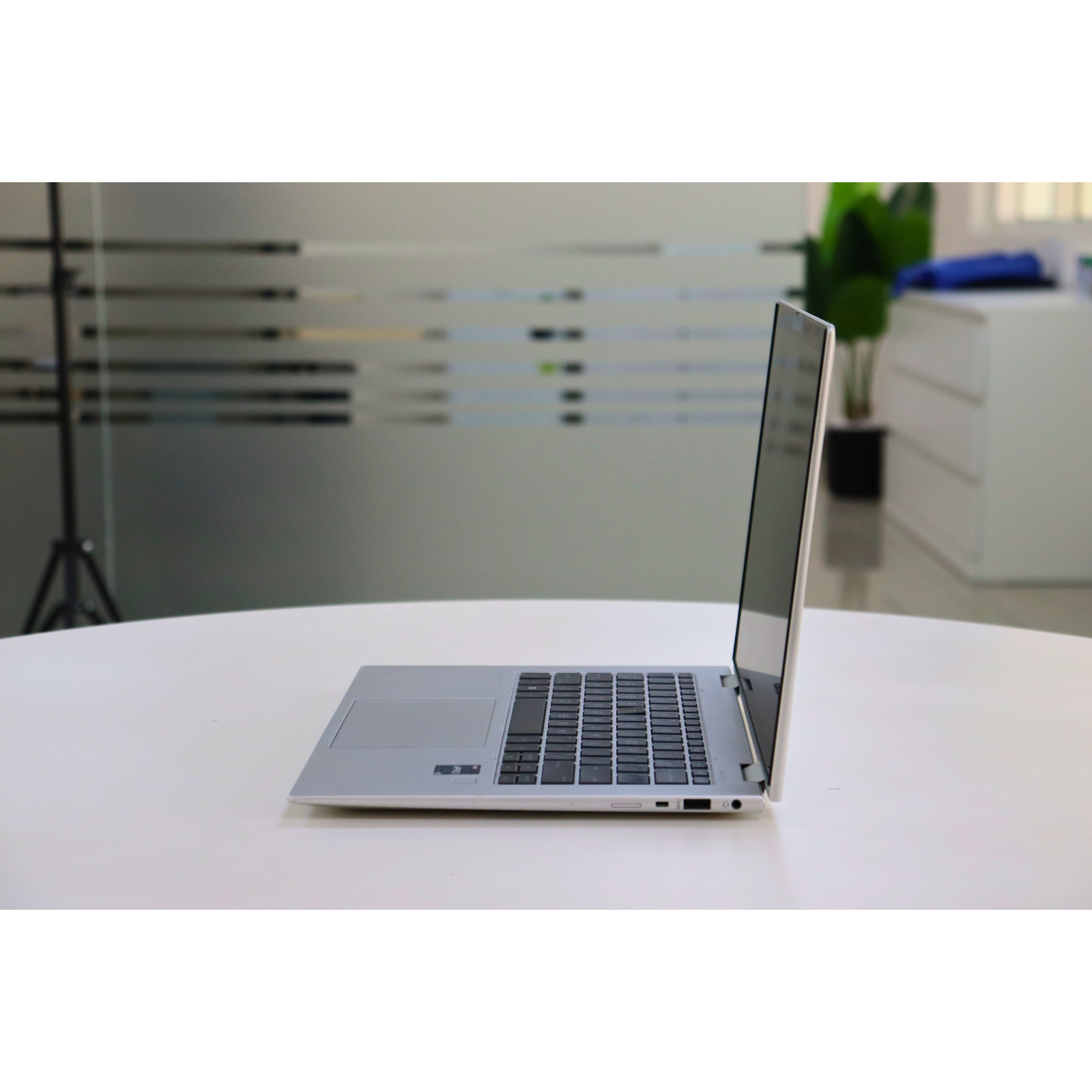 HP ELITEBOOK X360 1040 G9: 12th Gen i7, 16GB RAM, 256GB SSD, SN:18842