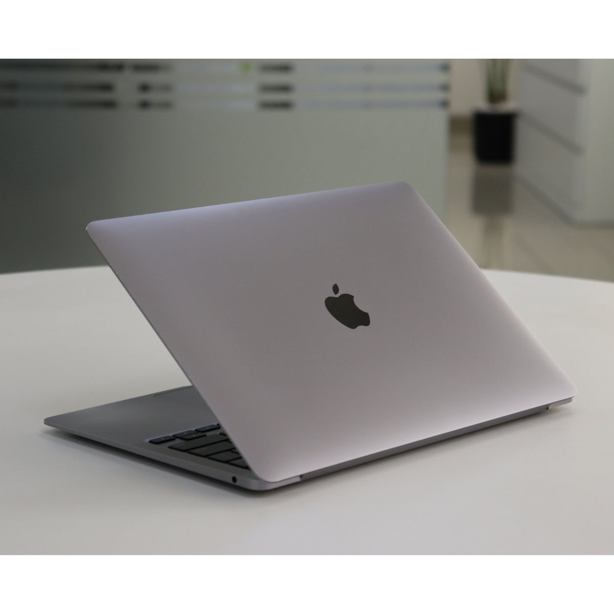 Apple MacBook Air A2337(2020): M1, 8GB RAM, 256GB SSD, SN:60644