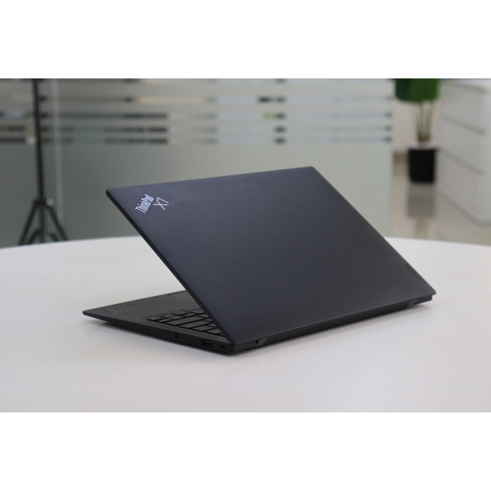 LENOVO ThinkPad X1 Carbon Gen 9: 11th Gen i7, 32GB RAM, 512GB SSD, SN:16631
