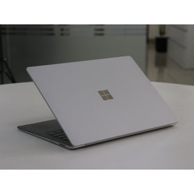 MICROSOFT SURFACE LAPTOP 2: 8th Gen i5, 8GB RAM, 256GB SSD, SN:78323