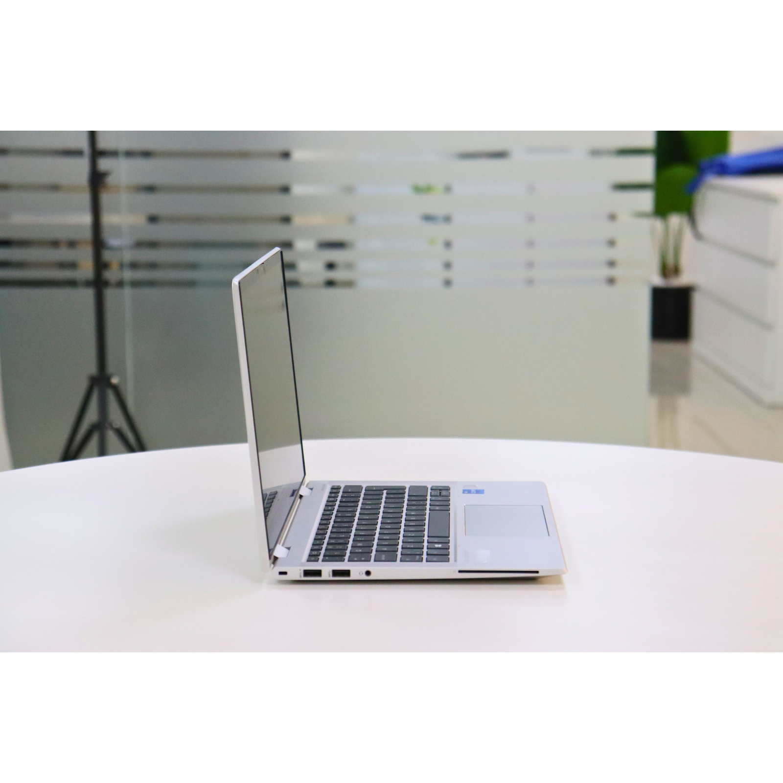 HP ELITEBOOK X360 830 G8: 11th Gen i7, 32GB RAM, 256GB SSD, SN:76157
