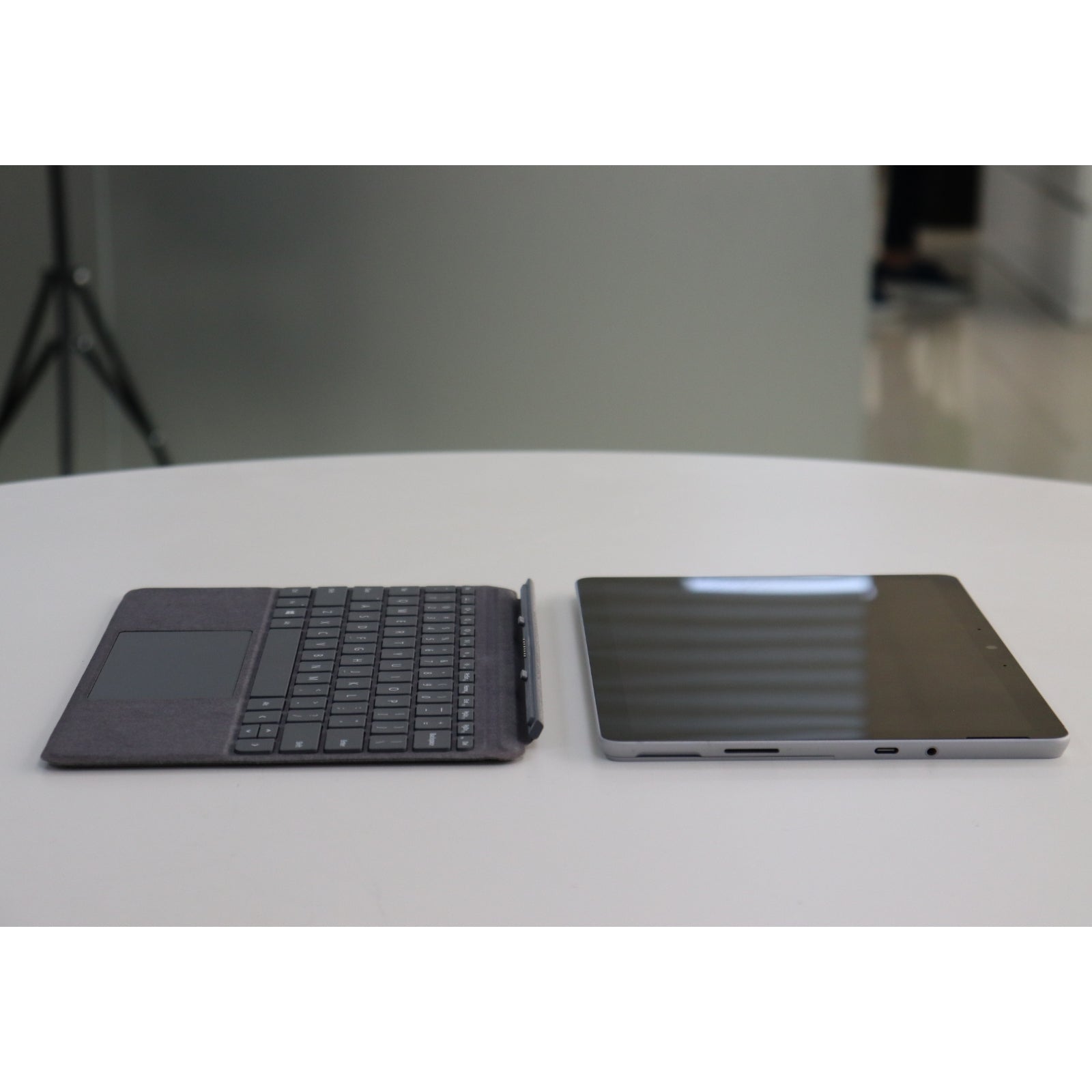 Microsoft SURFACE GO 3: i3, 10th Gen, 4GB RAM, 64GB SSD, SN:18618