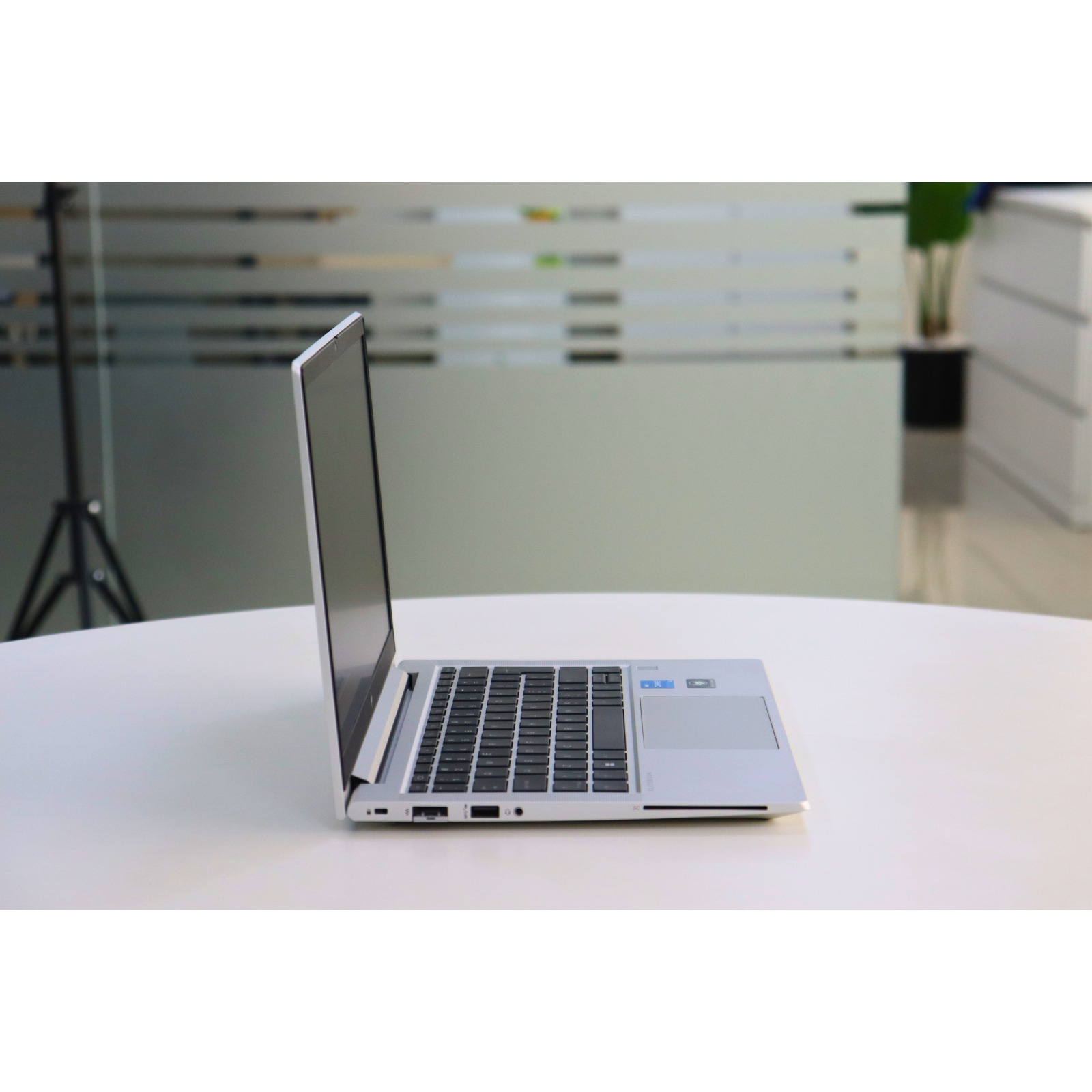 HP EliteBook 630 G9: Intel Core i3, 12th Gen, 8GB RAM, 256GB SSD SN:00945
