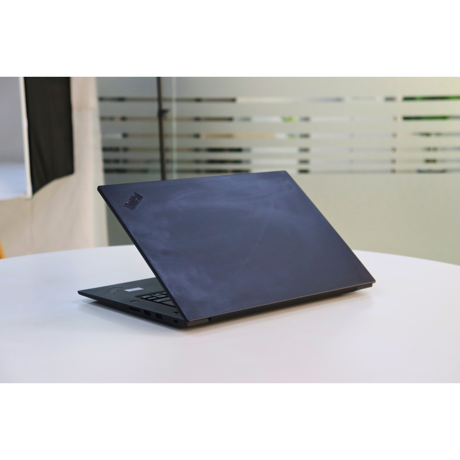 LENOVO THINKPAD P1 GEN 3: Intel Core i9, 10th Gen, 8GB RAM, 256GB SSD SN:00558