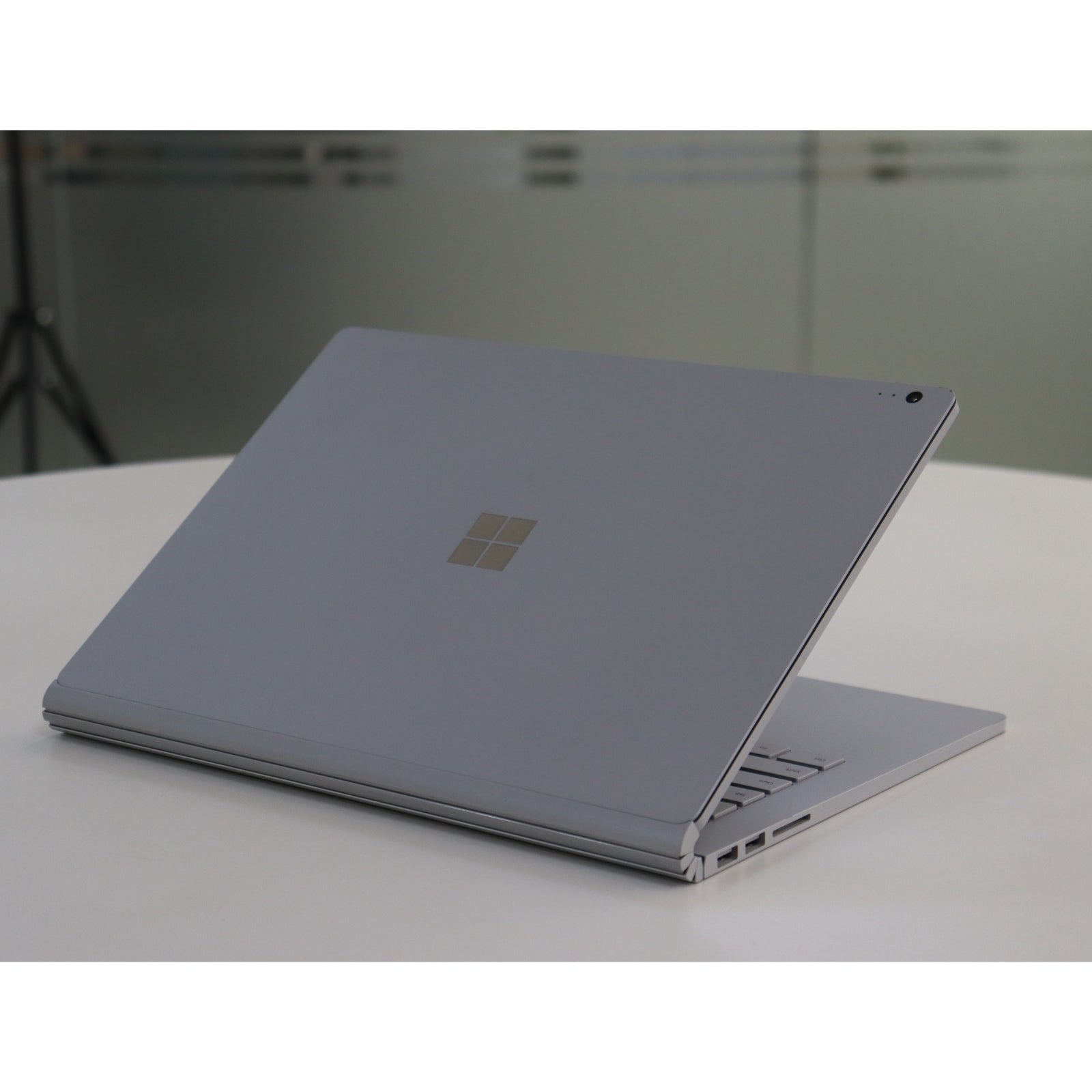 Microsoft SURFACE BOOK 2: i5, 7th Gen, 8GB RAM, 256GB SSD, SN:18646
