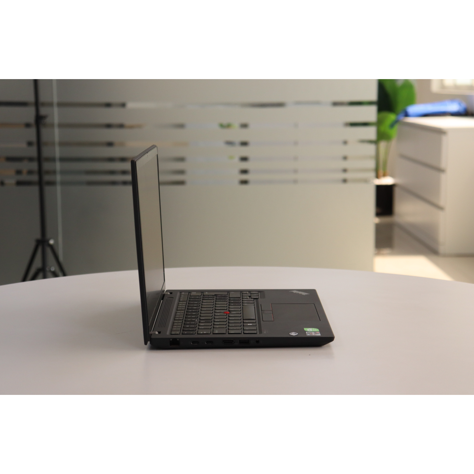 LENOVO THINKPAD T14 GEN 3: AMD , 16GB RAM, 256GB SSD SN:00677