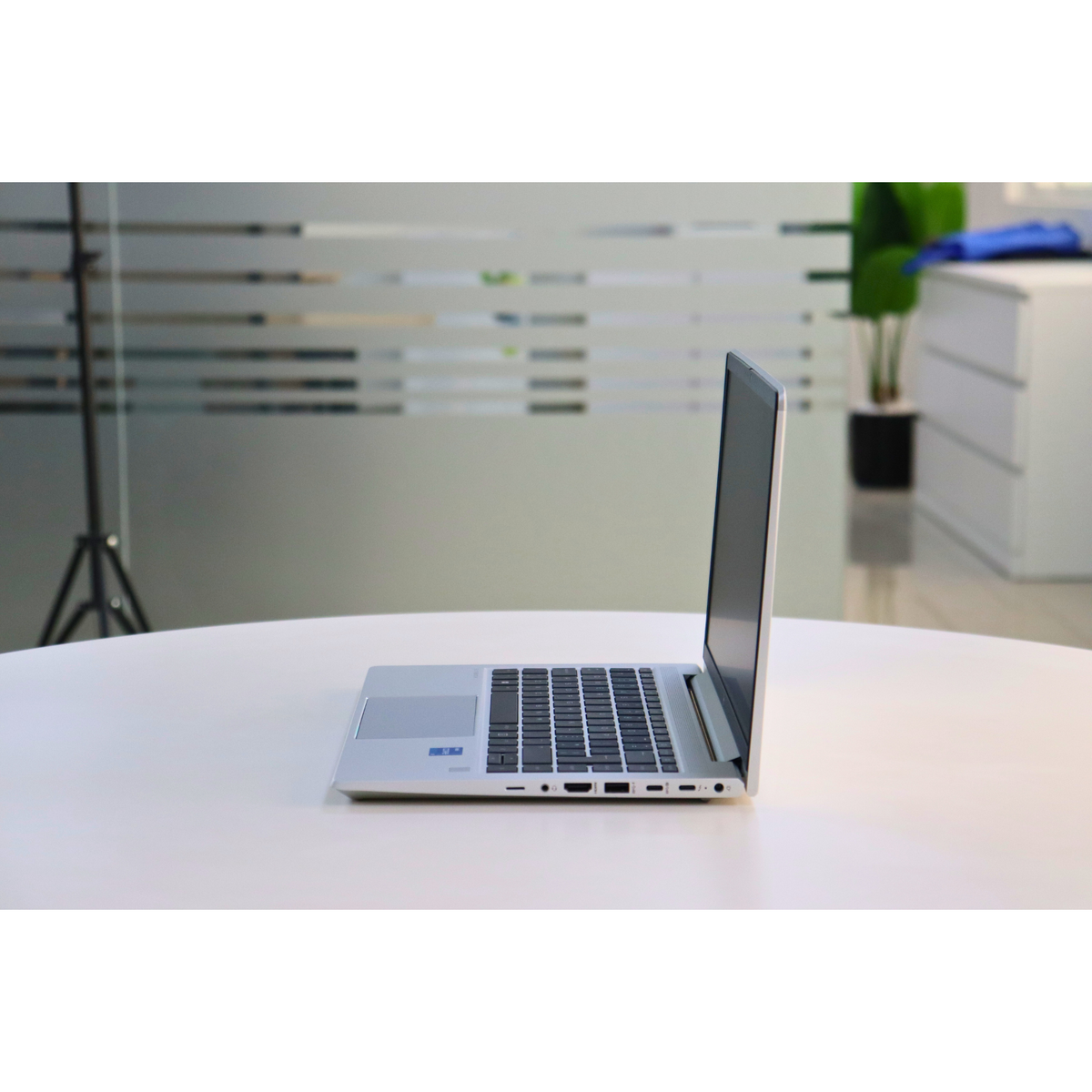 HP ELITEBOOK 640 G10 : 13th Gen i5, 8GB RAM, 256GB SSD, SN:01266