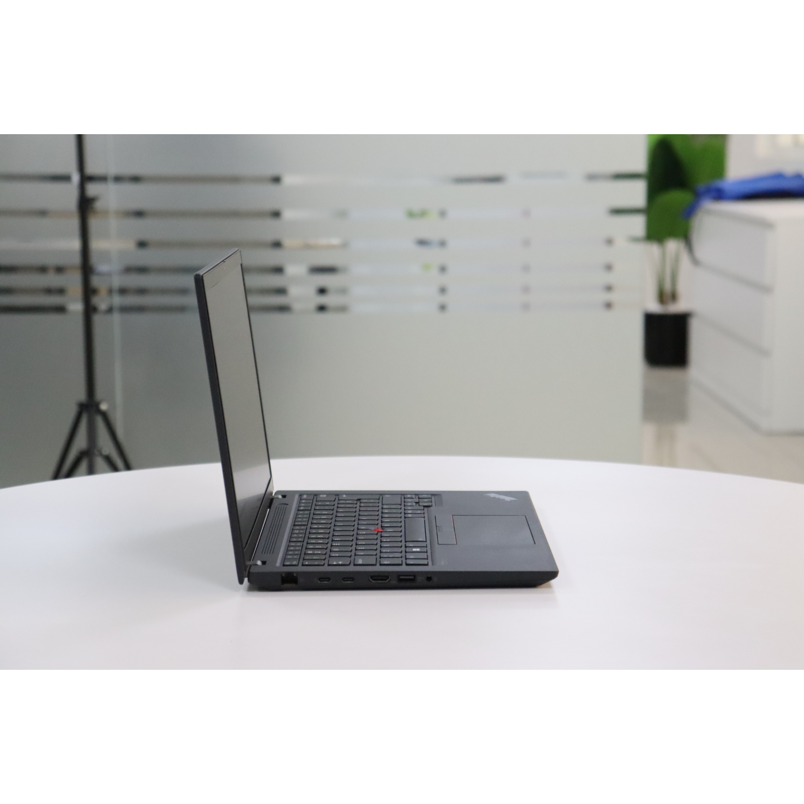 LENOVO THINKPAD T14 GEN 3: AMD , 16GB RAM, 256GB SSD SN:00673
