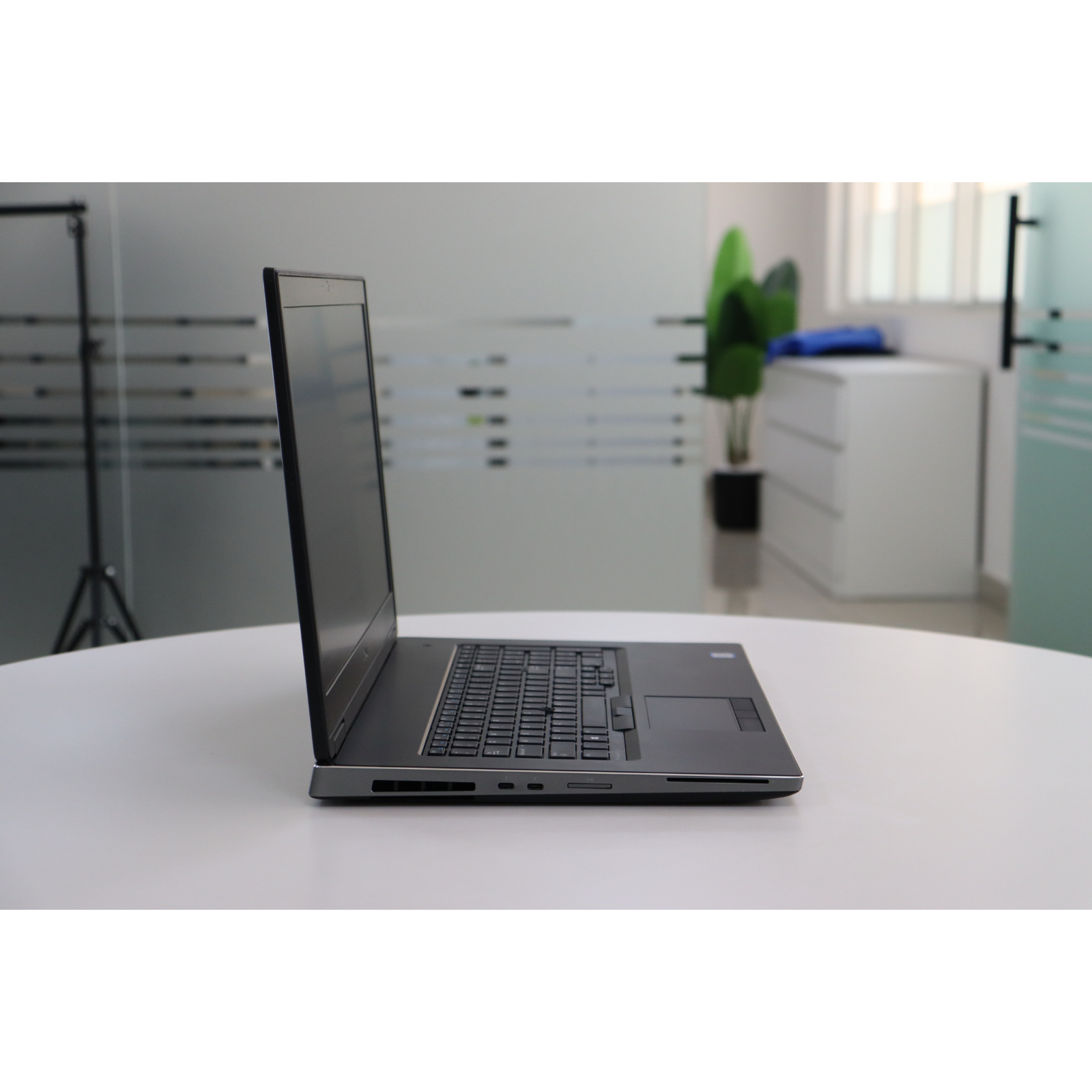 Dell PRECISION 7730: 8th Gen i7, 32GB RAM, 256GB SSD, SN:12607