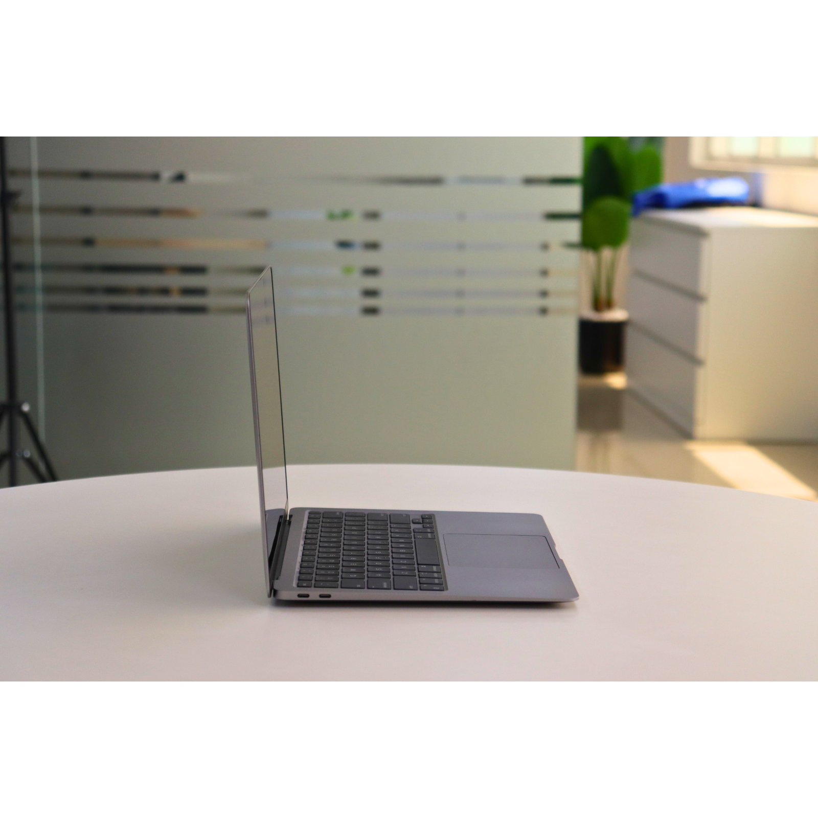 Apple MACBOOK AIR A2337(2020): M1, 8GB RAM, 256GB SSD, SN:58618