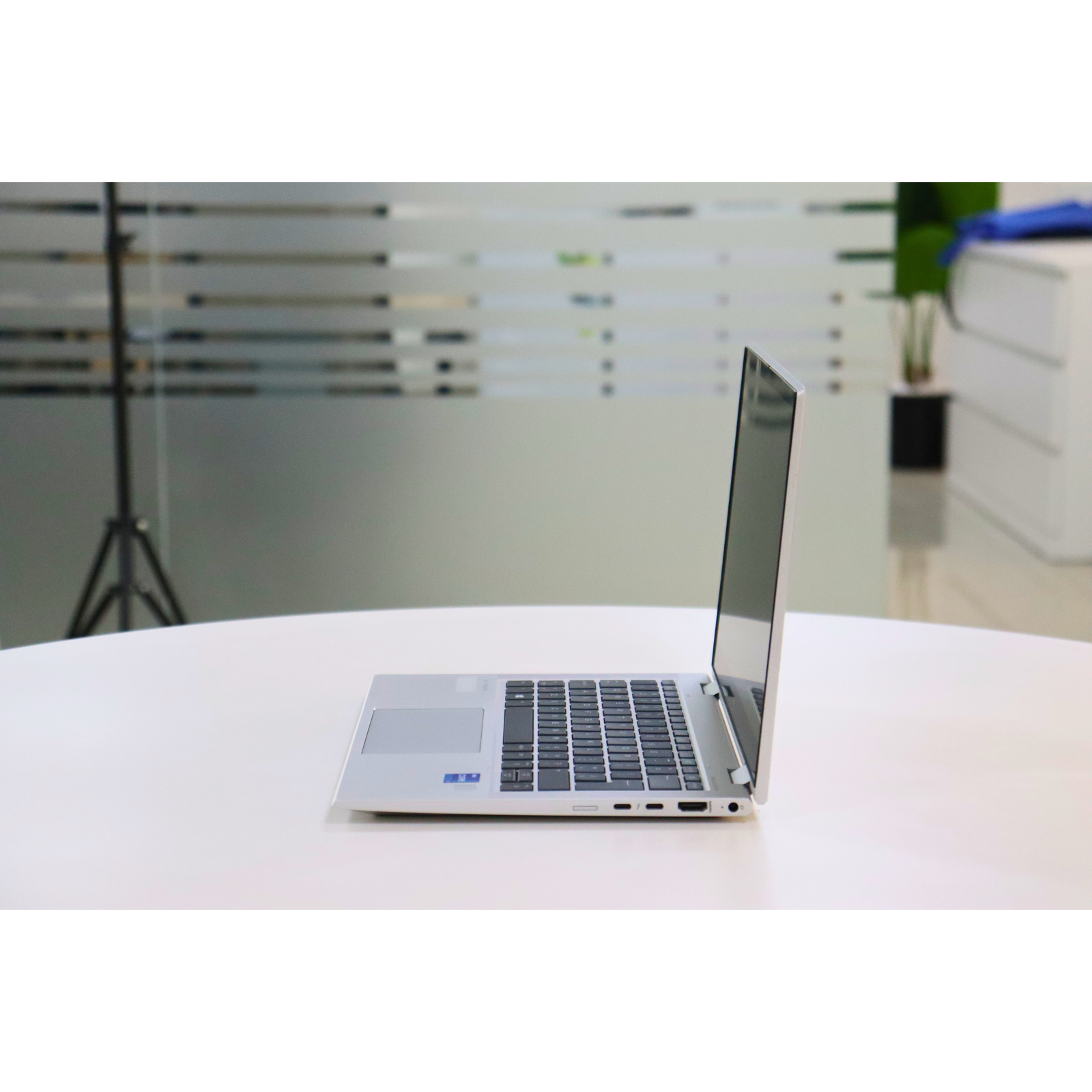 HP ELITEBOOK X360 830 G8: 11th Gen i7, 32GB RAM, 256GB SSD, SN:76157