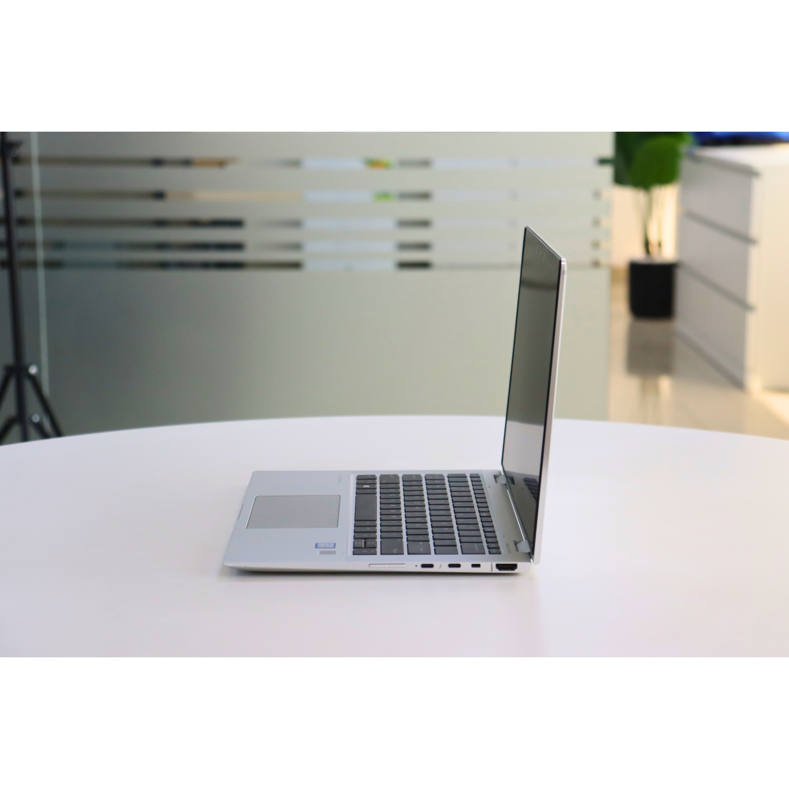 HP ELITEBOOK X360 1030 G4: 8th Gen i5, 16GB RAM, 256GB SSD, SN:871838