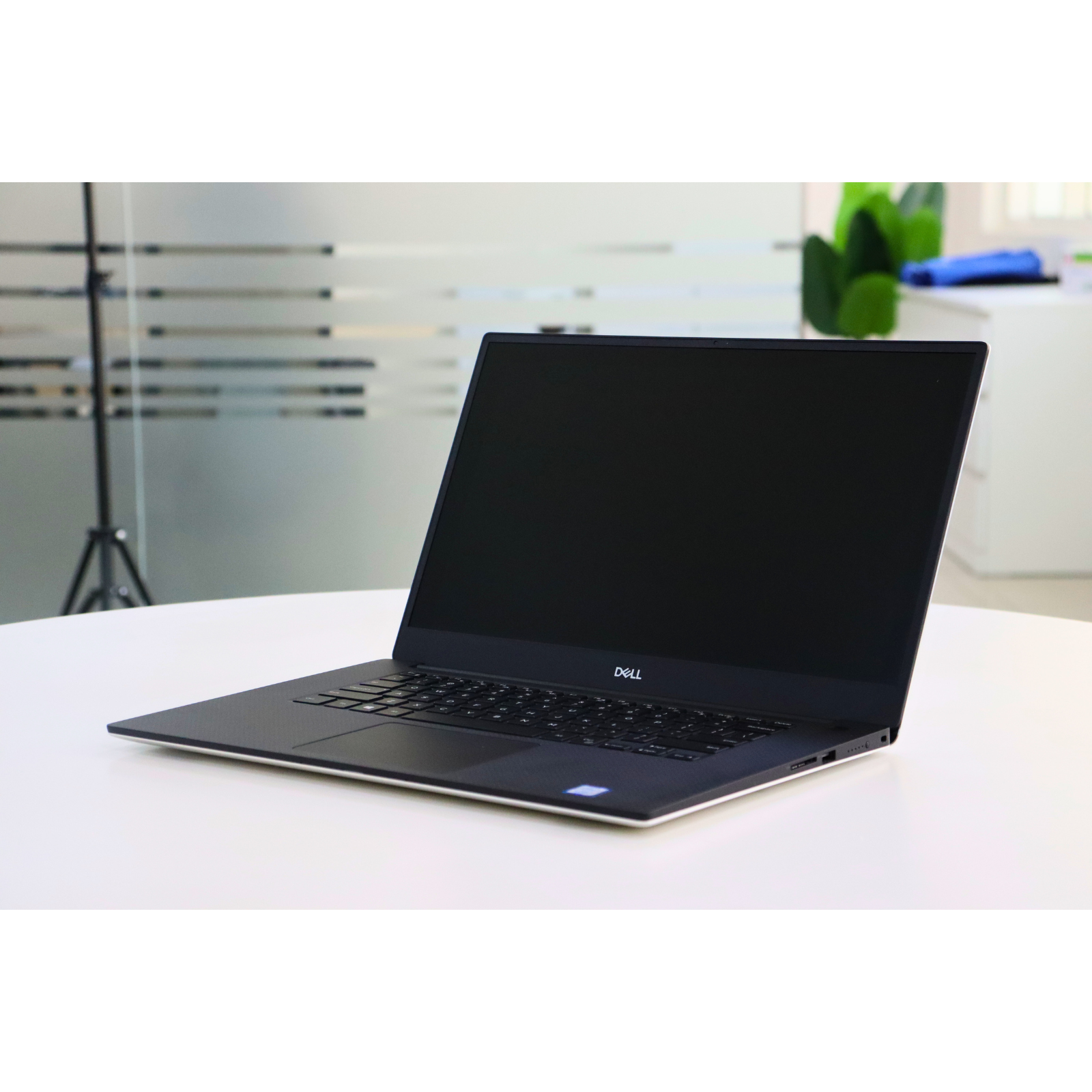 DELL PRECISION 5540: 9th Gen i7, 32GB RAM, 256GB SSD, SN:921979