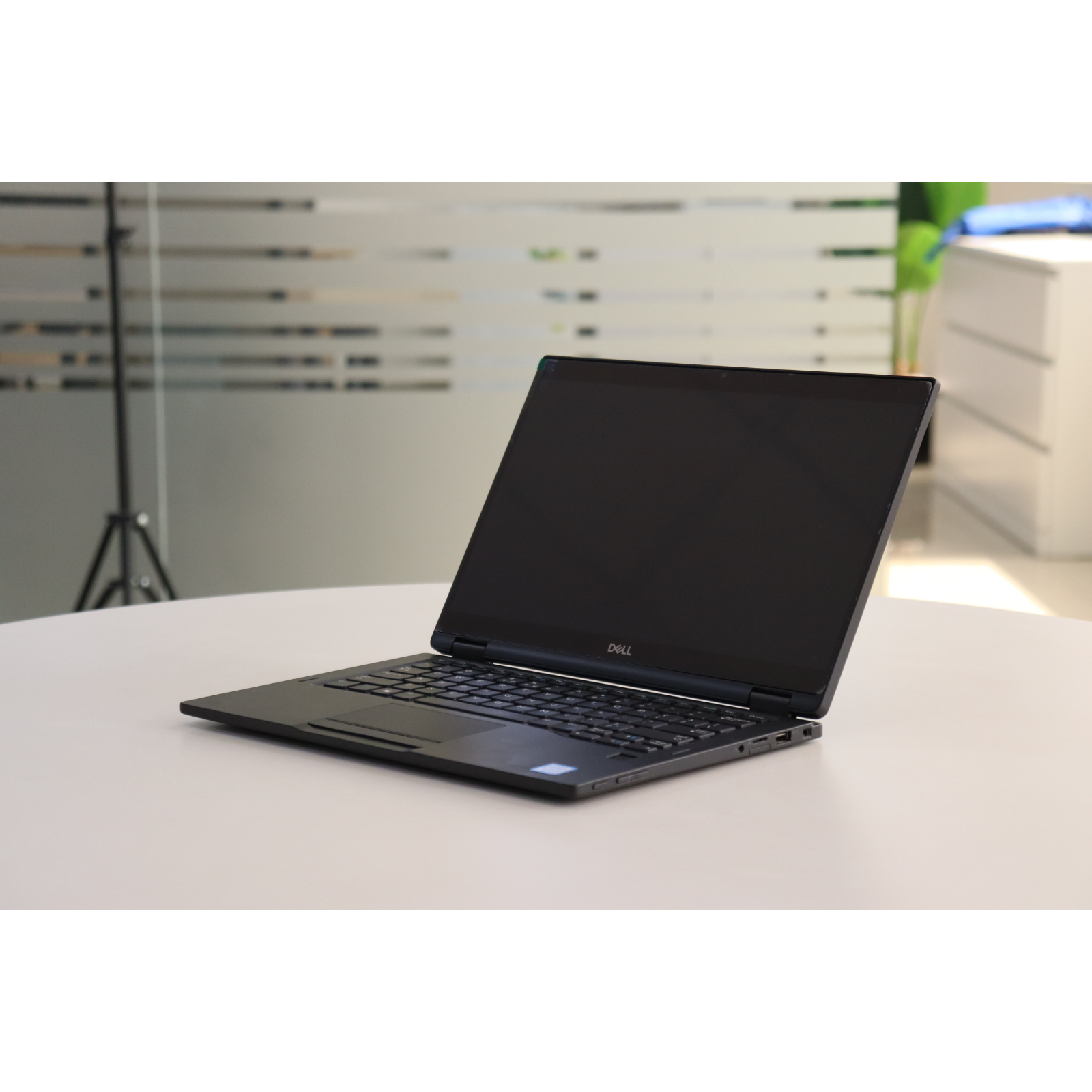 Dell LATITUDE 7390 2-IN-1: 8th Gen i5, 8GB RAM, 256GB SSD, SN:92217