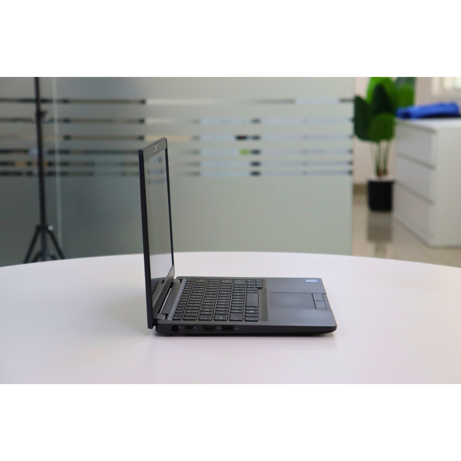 DELL Latitude 5300: i5, 8th Gen, 16GB RAM, 256GB SSD SN:16995