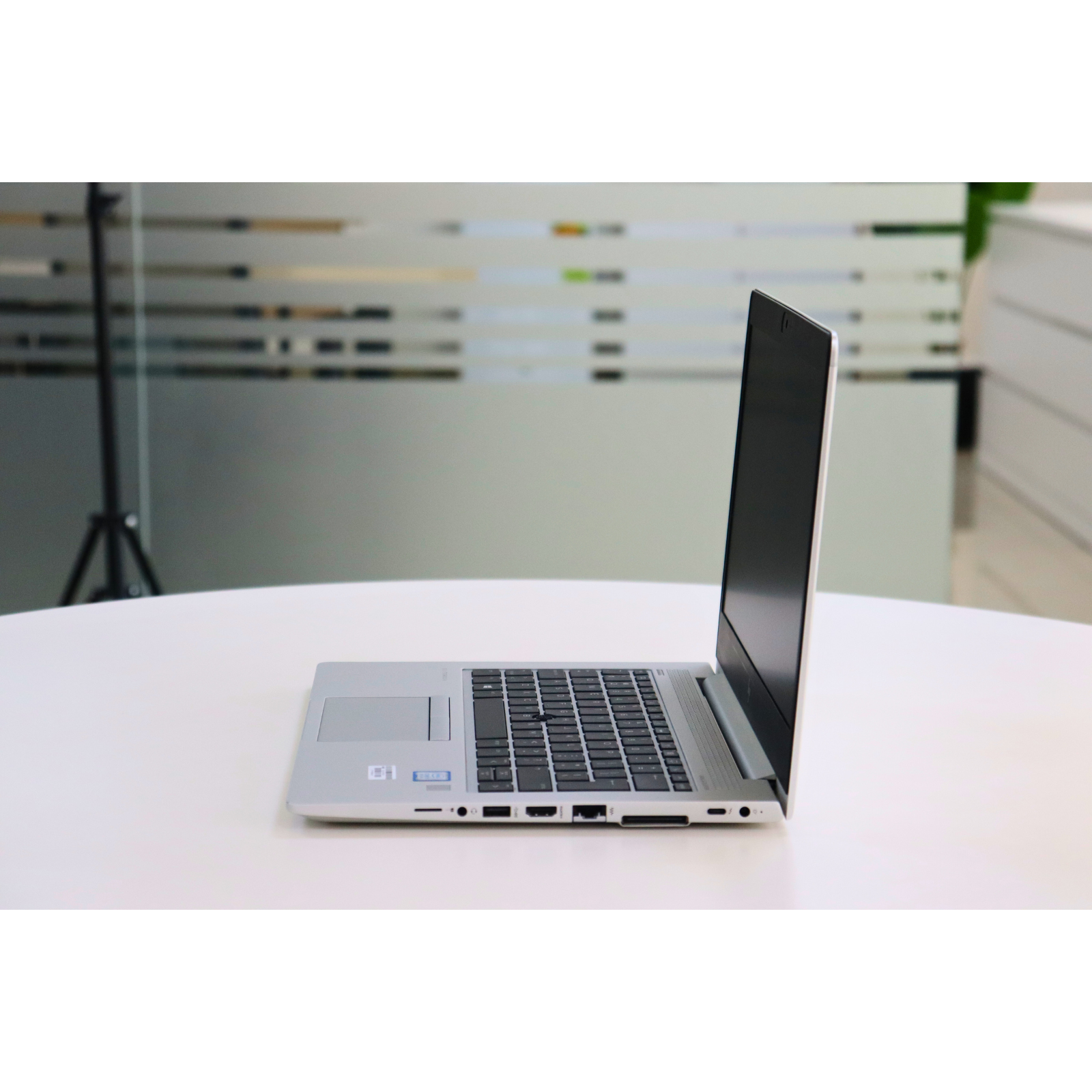 HP ELITEBOOK 830 G5: 8th Gen i5, 16GB RAM, 256GB SSD, SN:00607